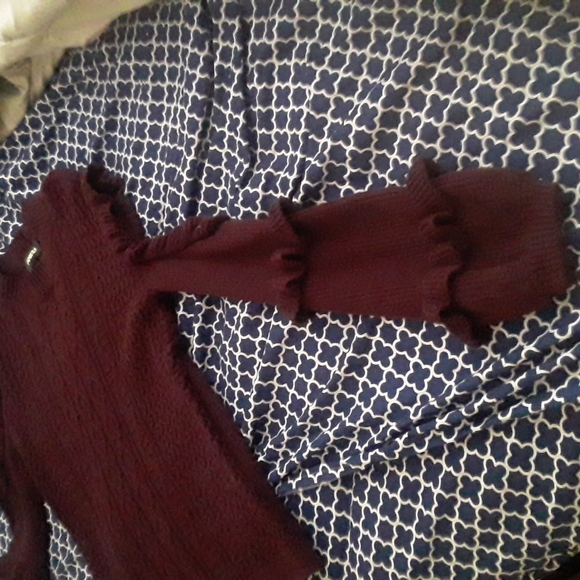 SALE.    NWOT Ladies Long Sleeve Sweater. WAS 30.00.  NOW 24.00 - Picture 6 of 6